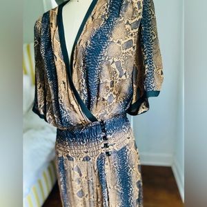 SALE!Vintage 1970s snake print. Barbara Barbara California Excellent condition